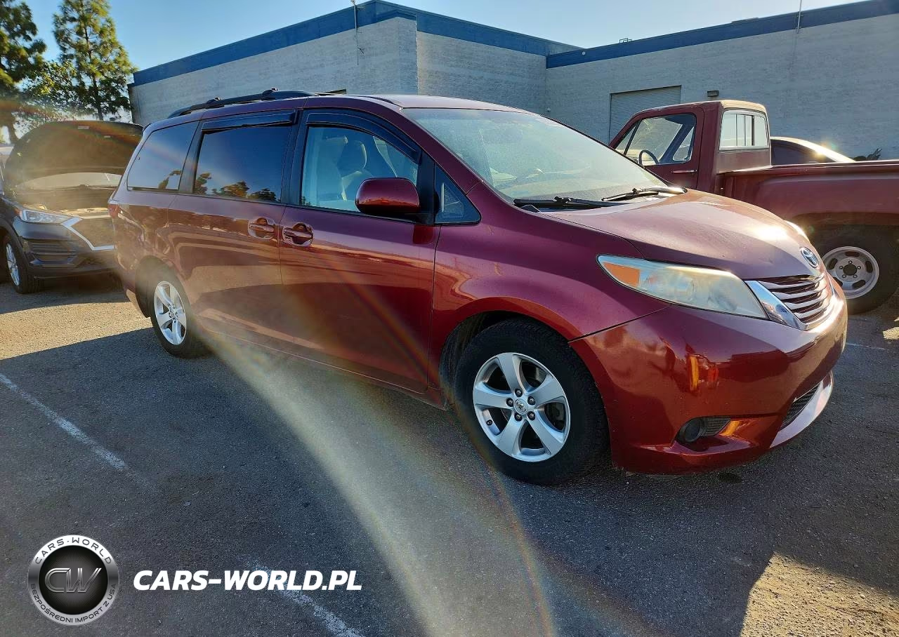 2017 Toyota Sienna Le VIN:5TDKZ3DC1HS807687 - 4