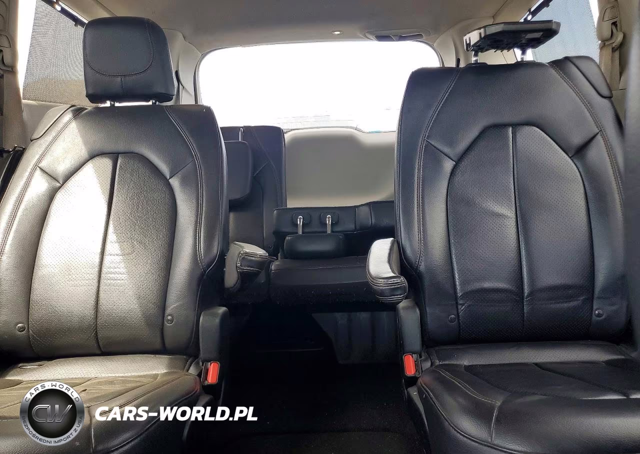 2018 Chrysler Pacifica Touring L VIN:2C4RC1BGXJR110558 - 10