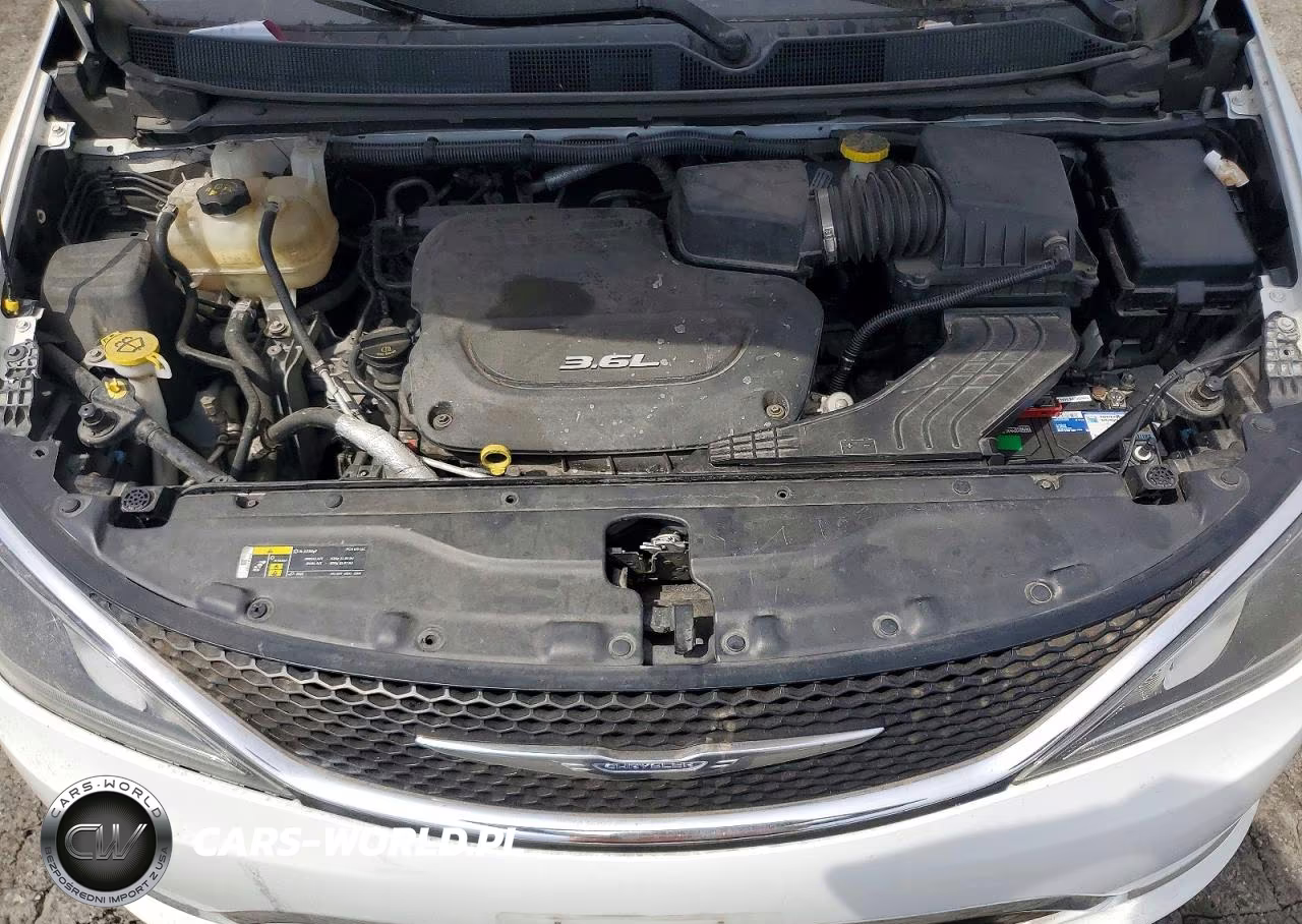 2018 Chrysler Pacifica Touring L VIN:2C4RC1BGXJR110558 - 12