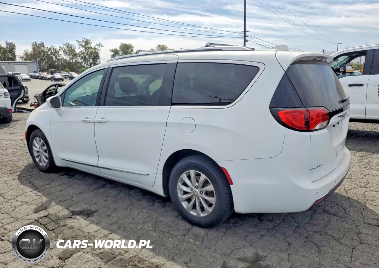 2018 Chrysler Pacifica Touring L VIN:2C4RC1BGXJR110558 - 2