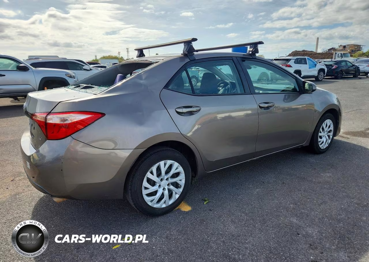 2018 Toyota Corolla L VIN:5YFBURHE4JP765463 - 3