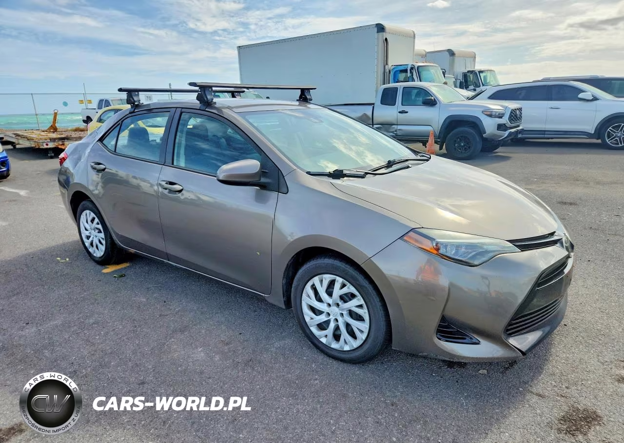2018 Toyota Corolla L VIN:5YFBURHE4JP765463 - 4