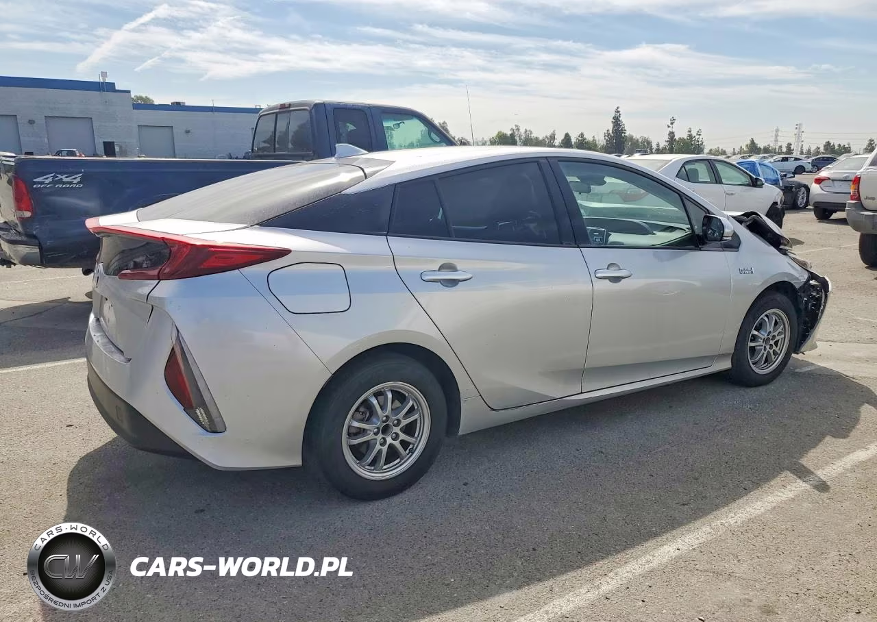 2019 Toyota Prius Prime Plus VIN:JTDKARFPXK3114409 - 3
