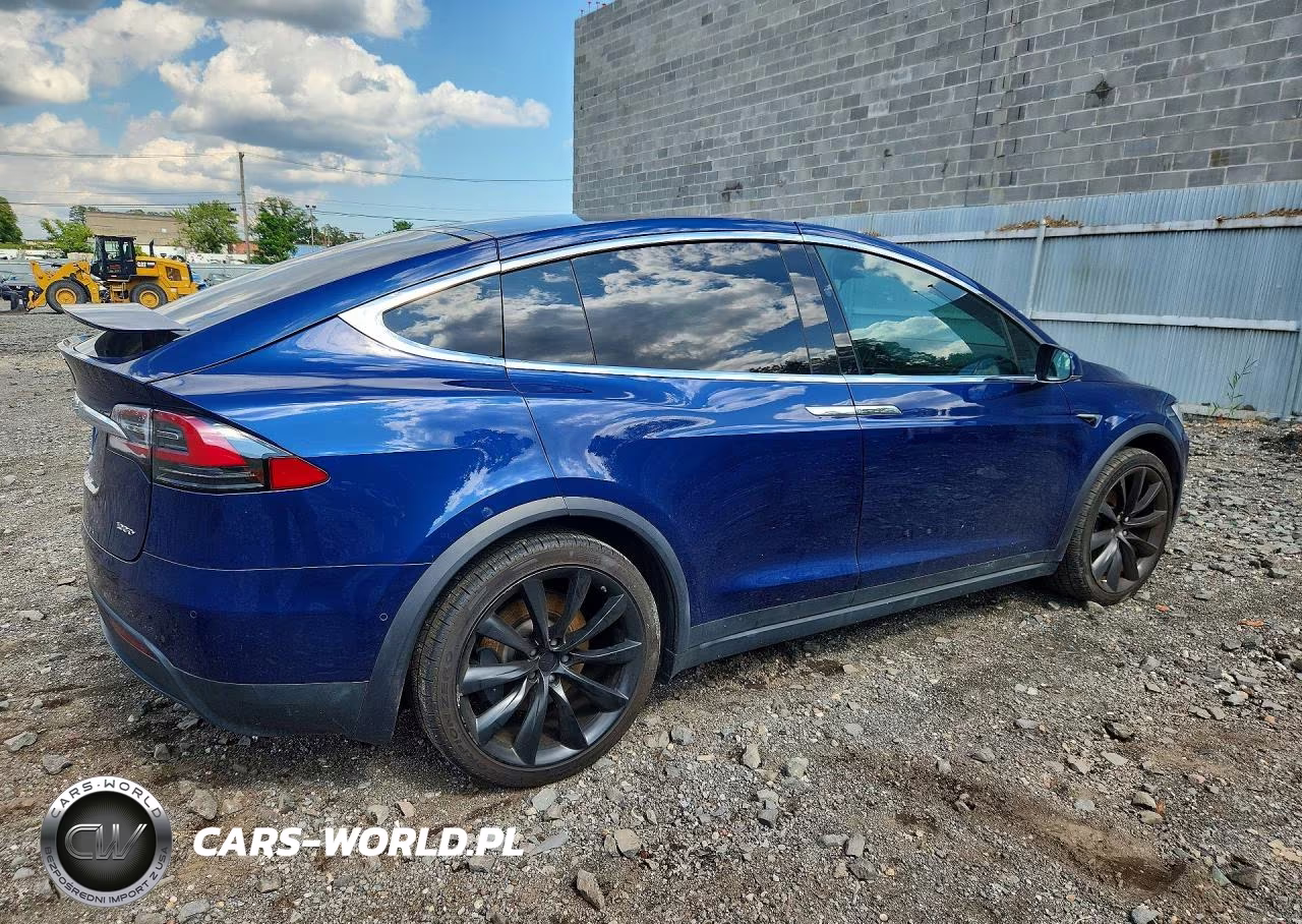 2018 Tesla Model X VIN:5YJXCDE24JF121964 - 3