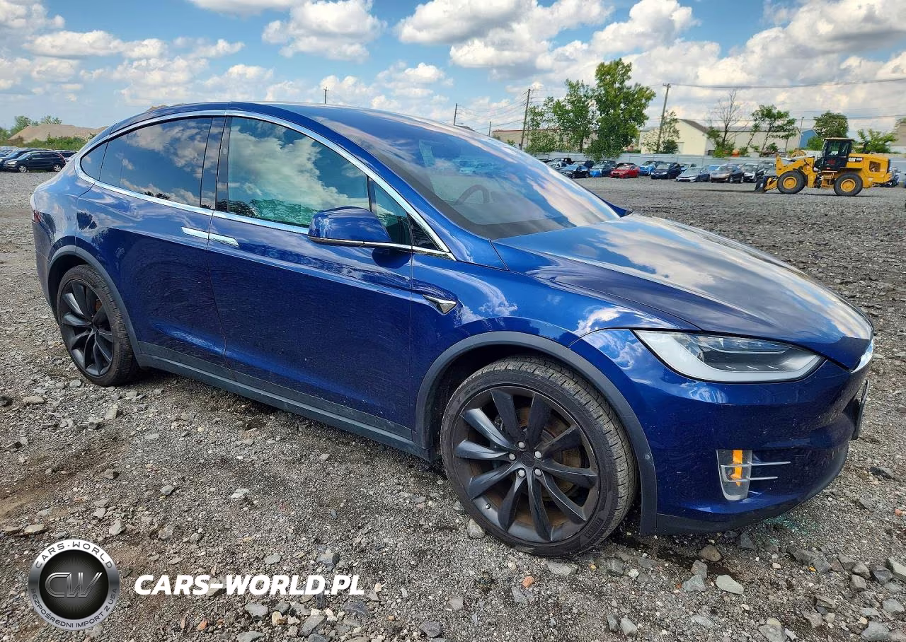 2018 Tesla Model X VIN:5YJXCDE24JF121964 - 4