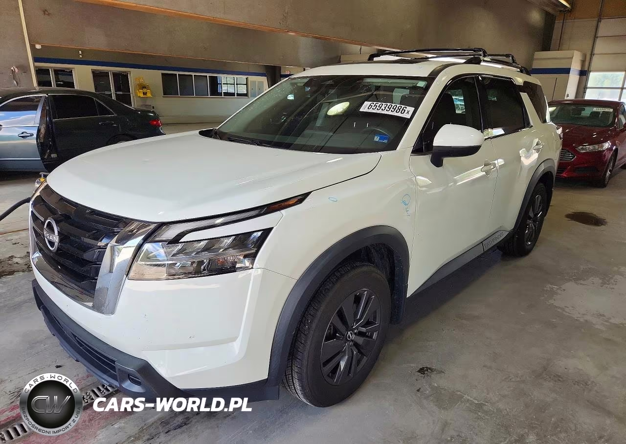 2022 Nissan Pathfinder Sv