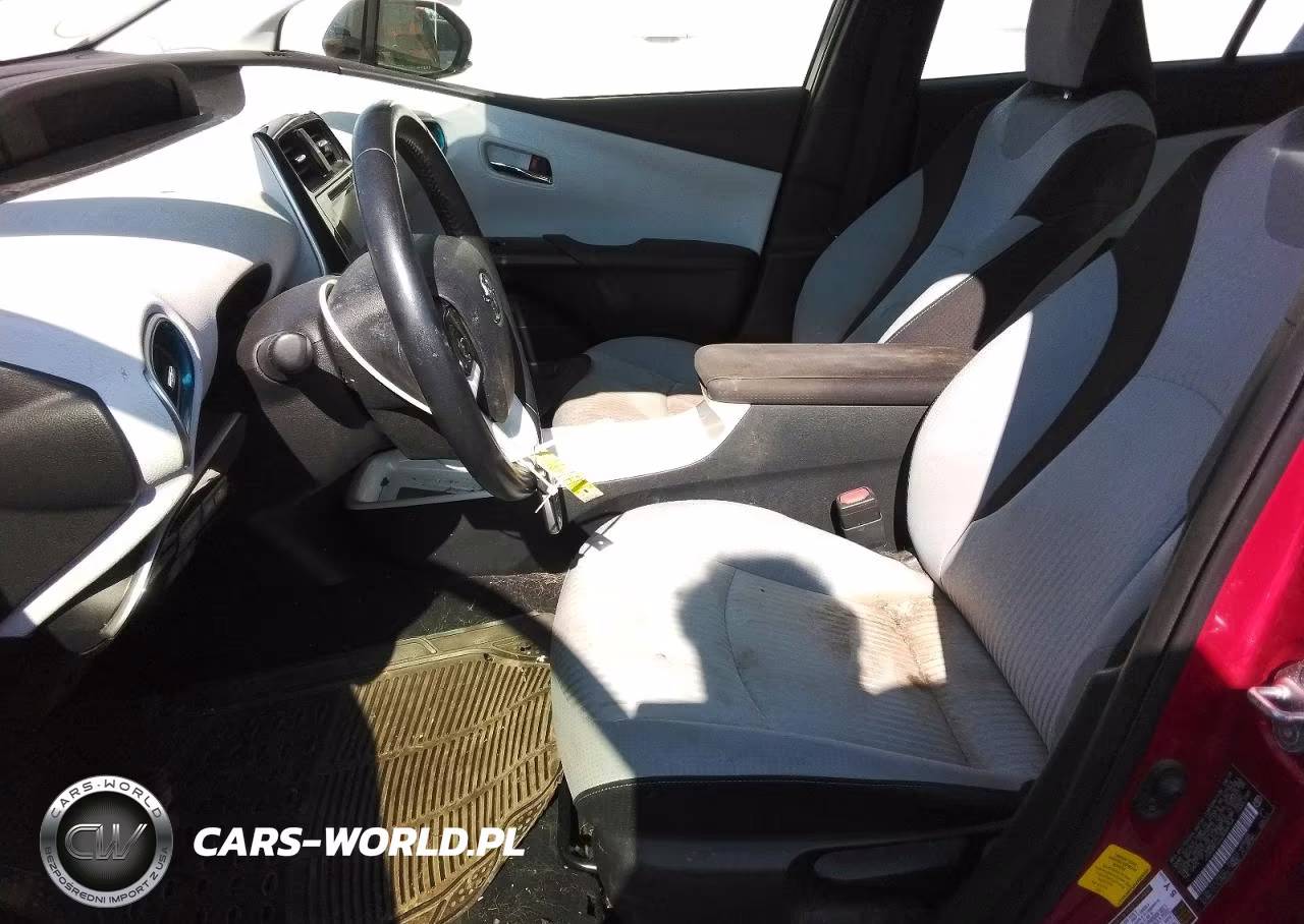 2018 Toyota Prius Three VIN:JTDKARFU2J3066764 - 7