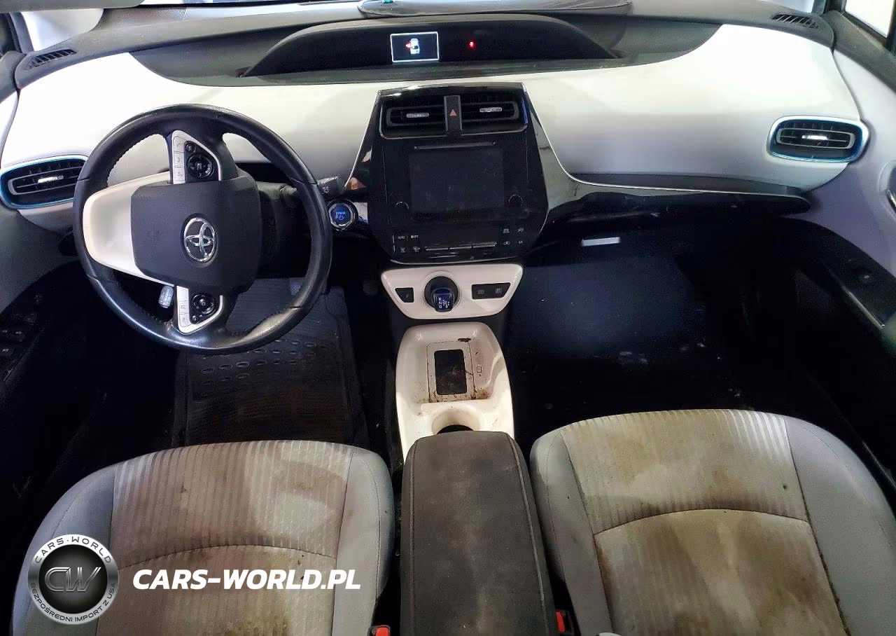 2018 Toyota Prius Three VIN:JTDKARFU2J3066764 - 8