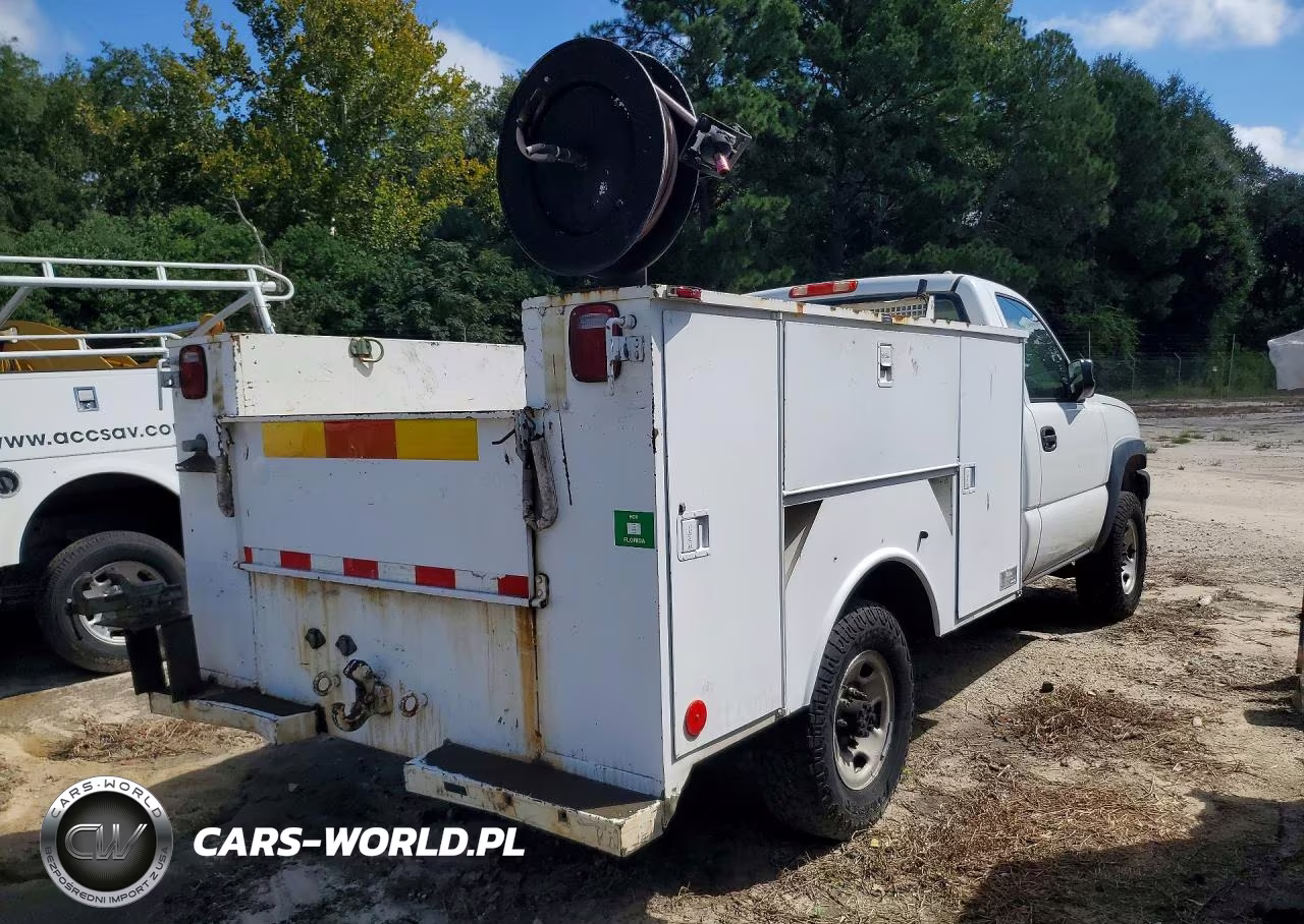 2005 Chevrolet Silverado C2500 Heavy Duty VIN:1GBHC24U85E295270 - 3