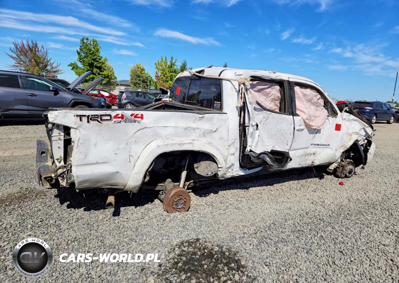 2018 Toyota Tacoma Trd Sport VIN:3TMCZ5AN1JM136632 - 3