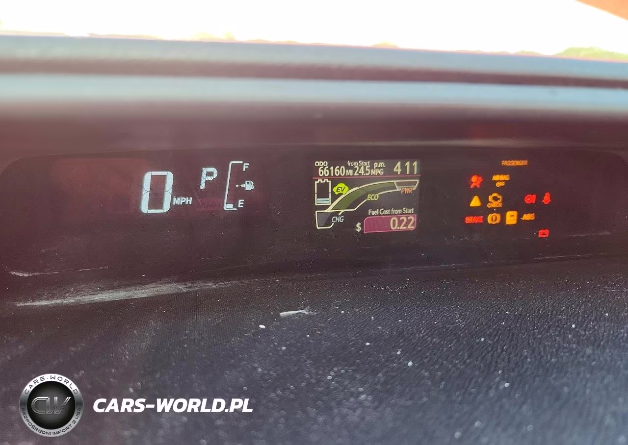 2015 Toyota Prius C One VIN:JTDKDTB38F1578551 - 9