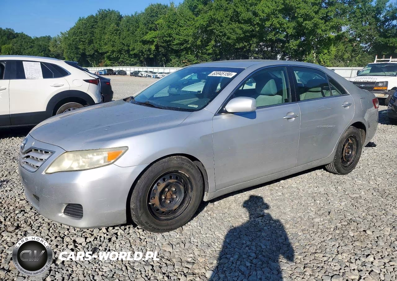 2011 Toyota Camry Le – zdjęcie 1 z 12
