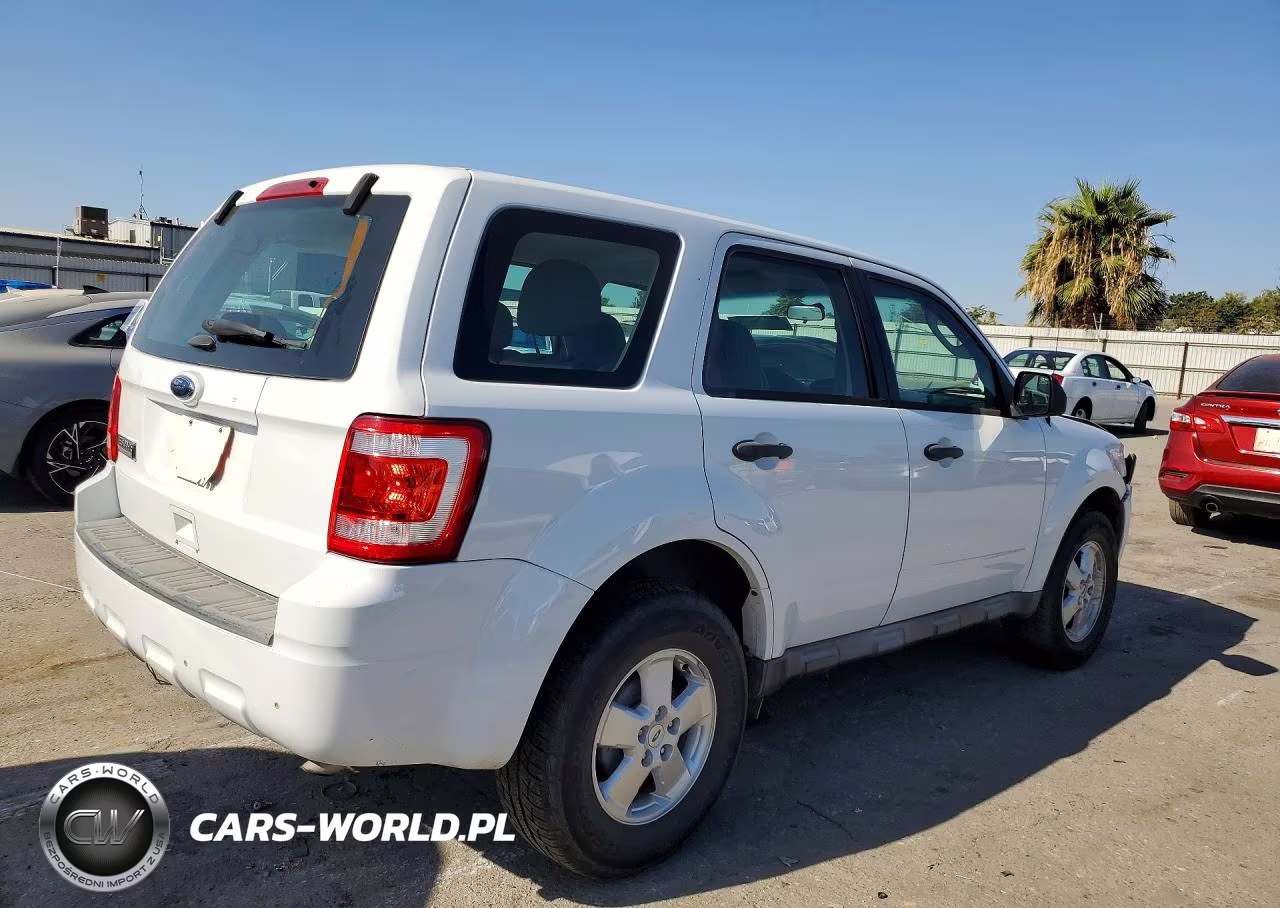 2011 Ford Escape Xls VIN:1FMCU0C74BKA88113 - 3