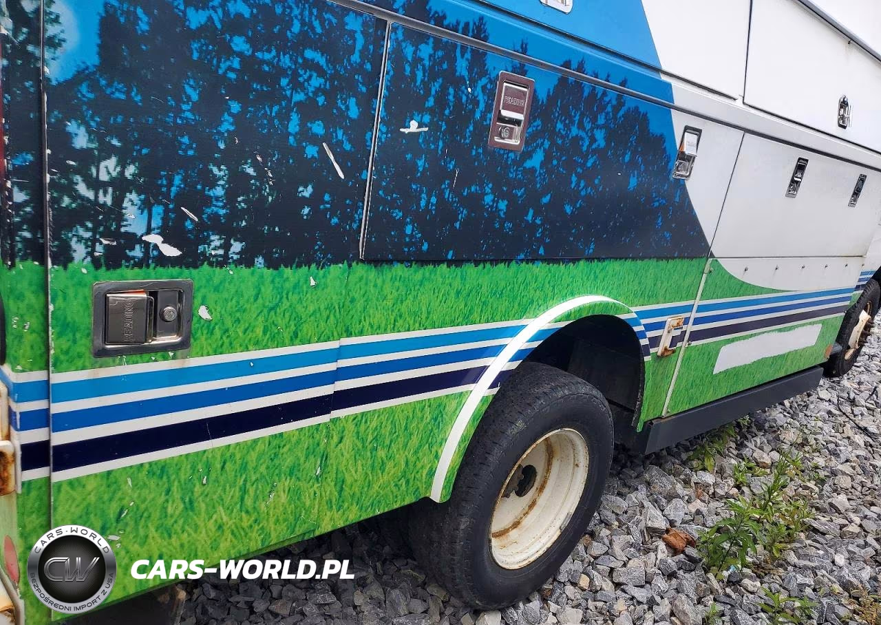 2016 Ford Econoline E450 Super Duty Cutaway Van VIN:1FDXE4FS3GDC55546 - 11