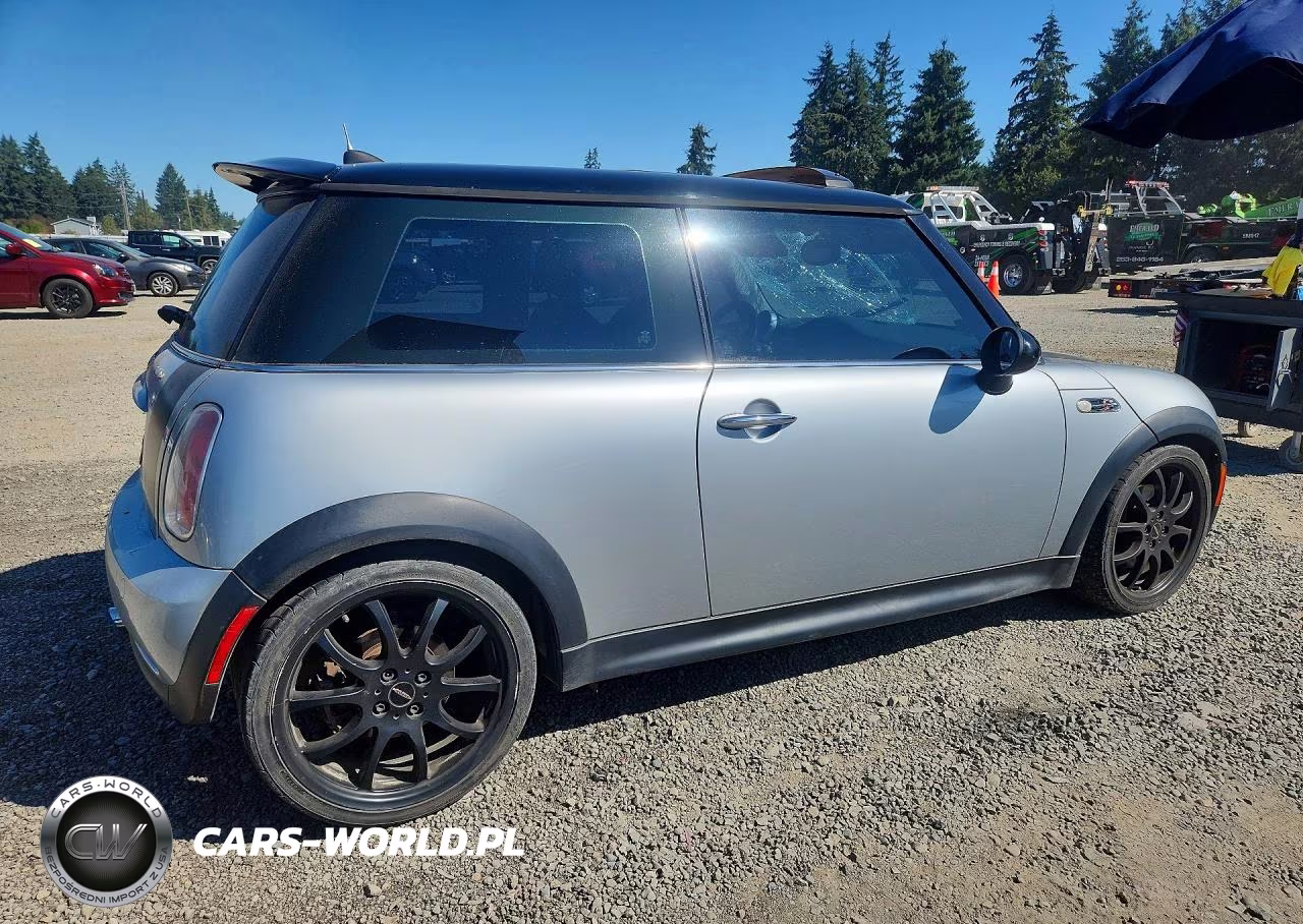 2005 Mini Cooper S VIN:WMWRE33515TD99248 - 3
