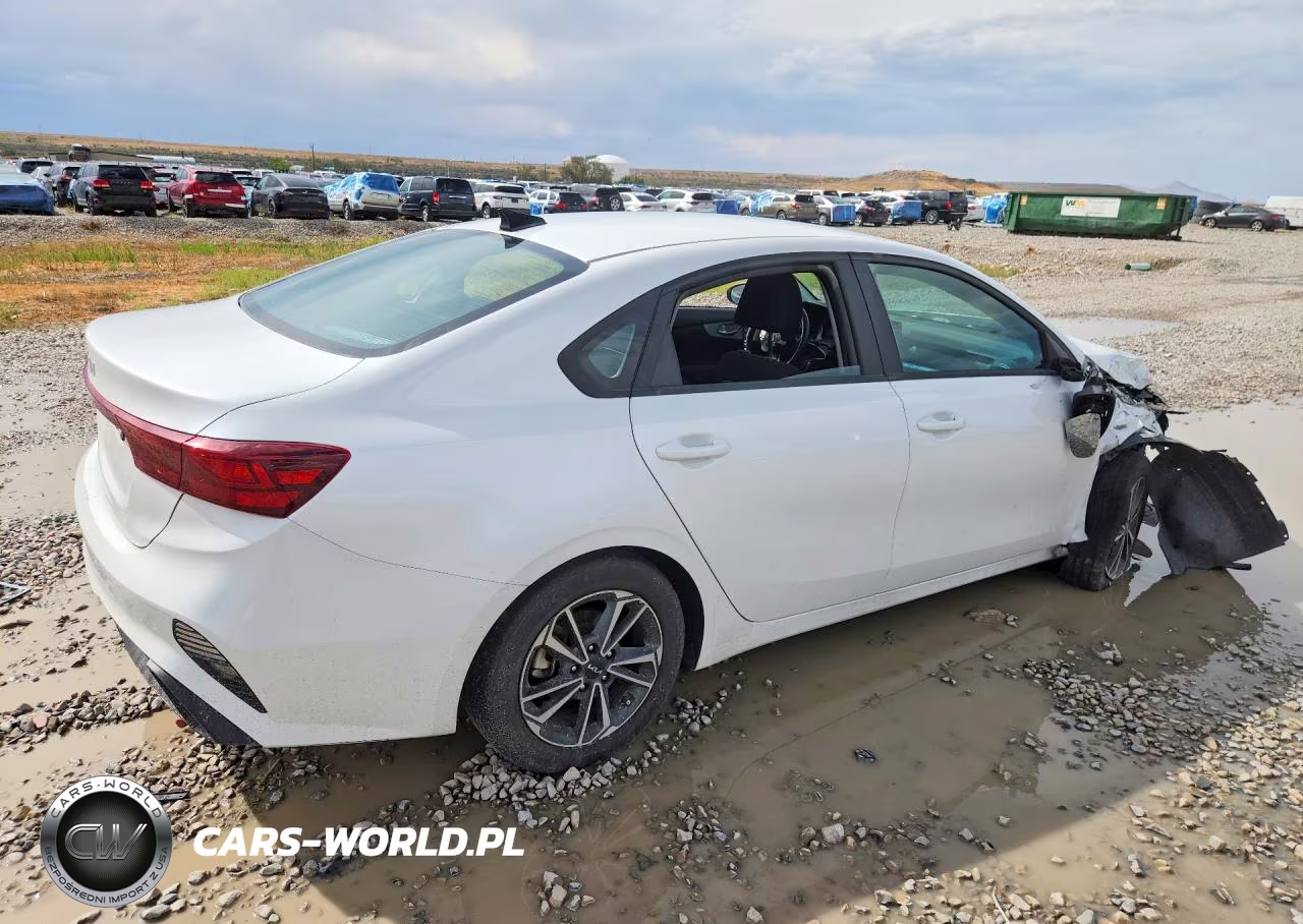 2023 Kia Forte Lxs VIN:3KPF24AD5PE579257 - 3