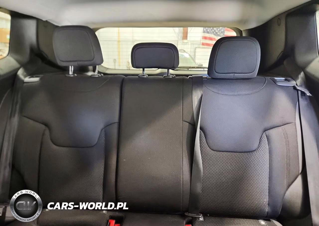 2018 Jeep Renegade Latitude VIN:ZACCJABBXJPH85833 - 10