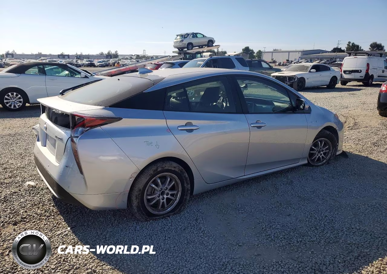 2016 Toyota Prius Four VIN:JTDKARFU6G3002655 - 3