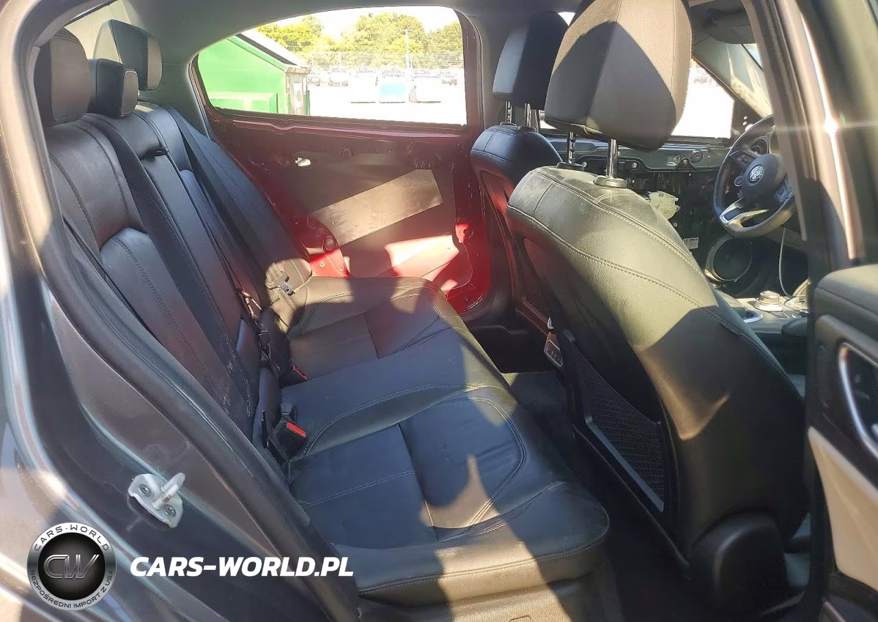 2020 Alfa Romeo Giulia Ti VIN:ZARFANBN1L7632519 - 10