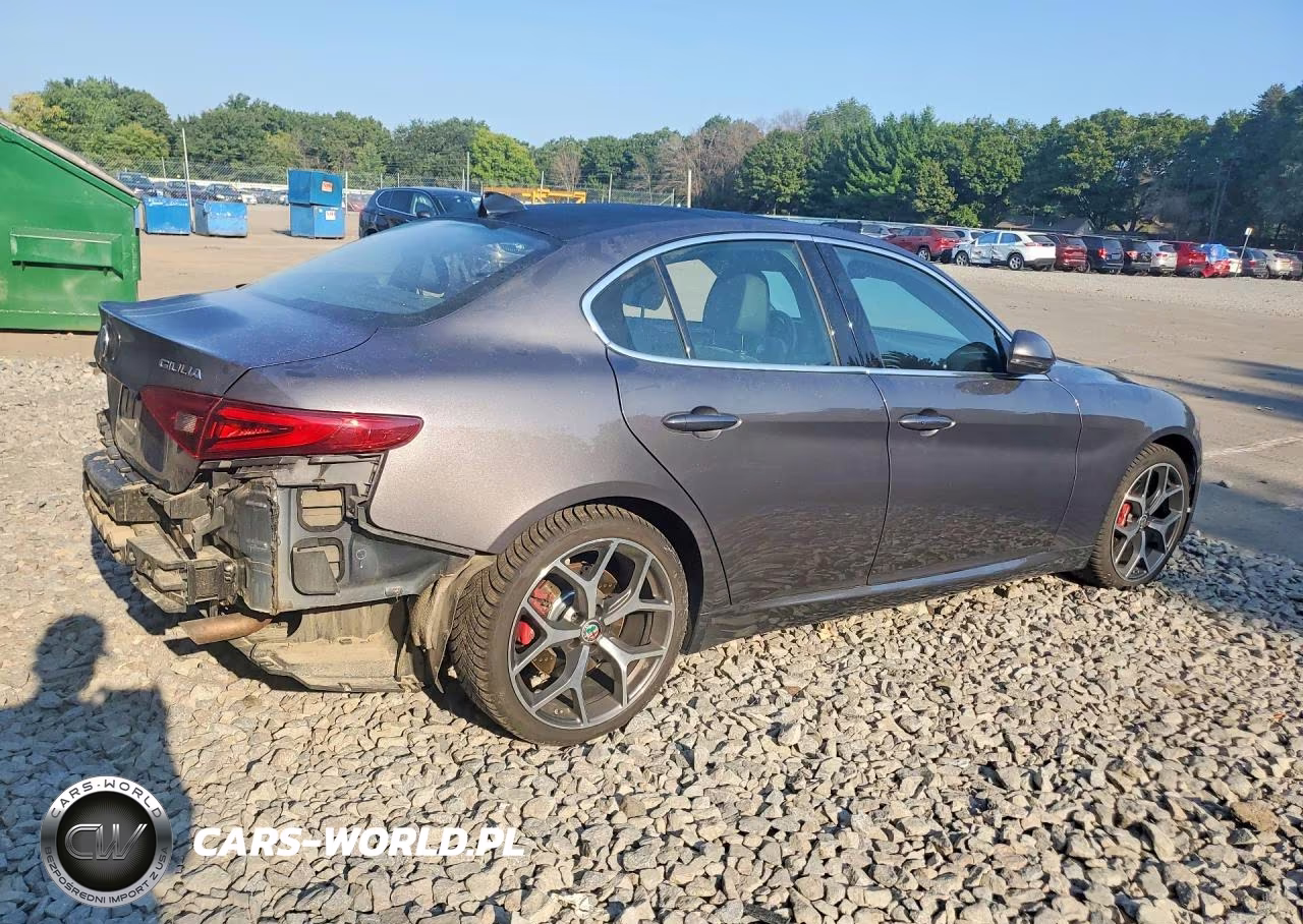 2020 Alfa Romeo Giulia Ti VIN:ZARFANBN1L7632519 - 3