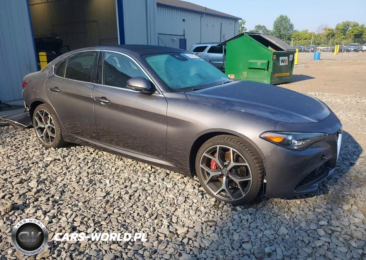 2020 Alfa Romeo Giulia Ti VIN:ZARFANBN1L7632519 - 4