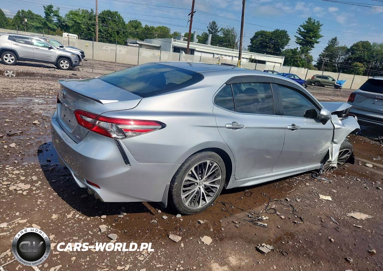 2018 Toyota Camry L VIN:JTNB11HK1J3034946 - 3