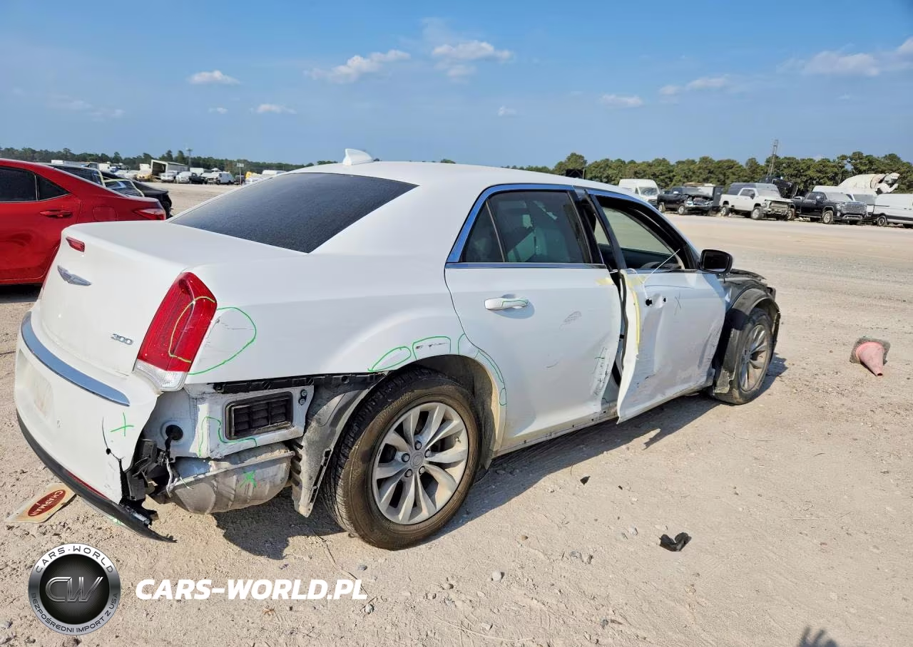 2023 Chrysler 300 Touring VIN:2C3CCAAG8PH676700 - 3