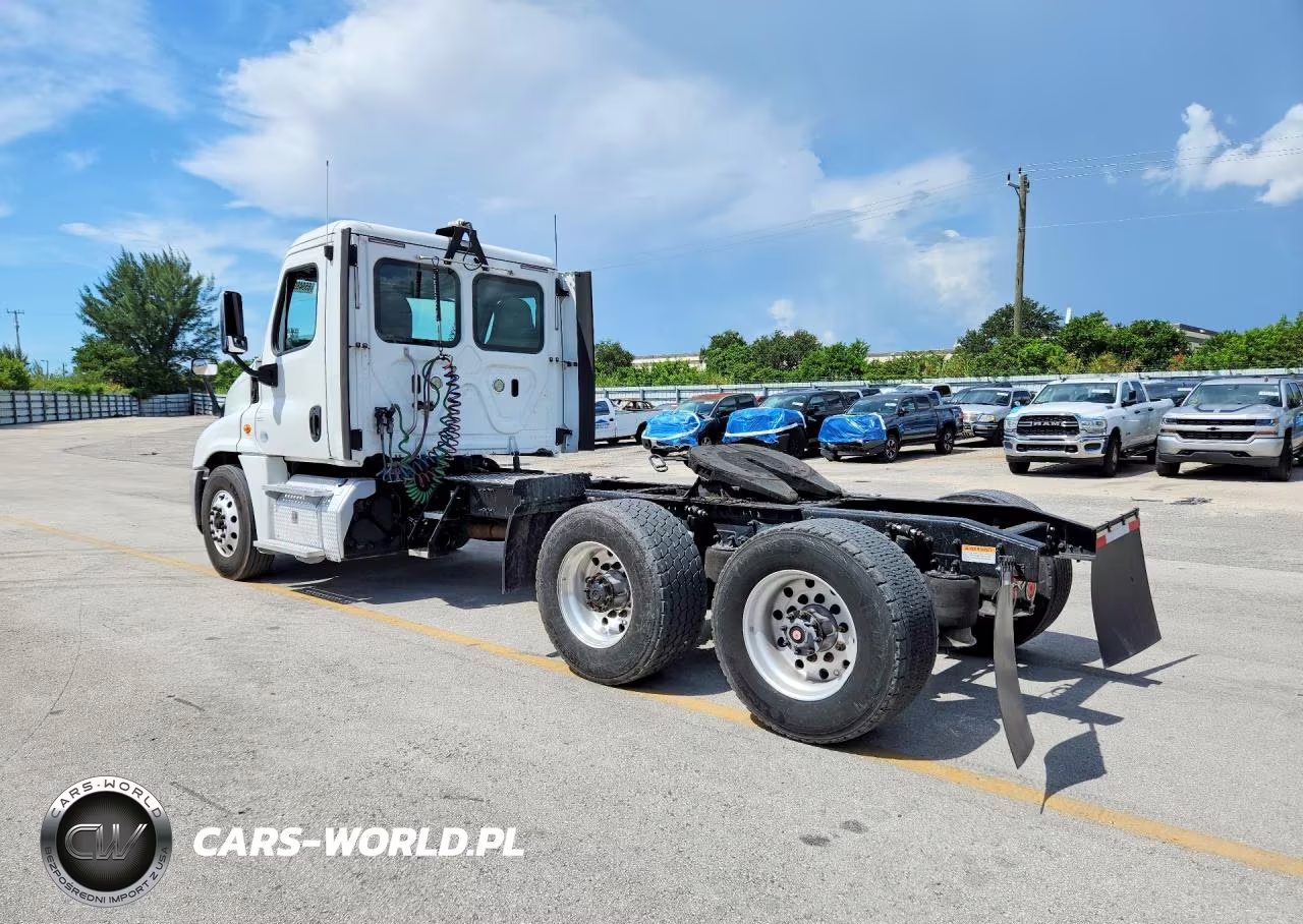 2018 Freightliner Cascadia 1 - Trucks VIN:1FUGGEDV0JLHB4053 - 2