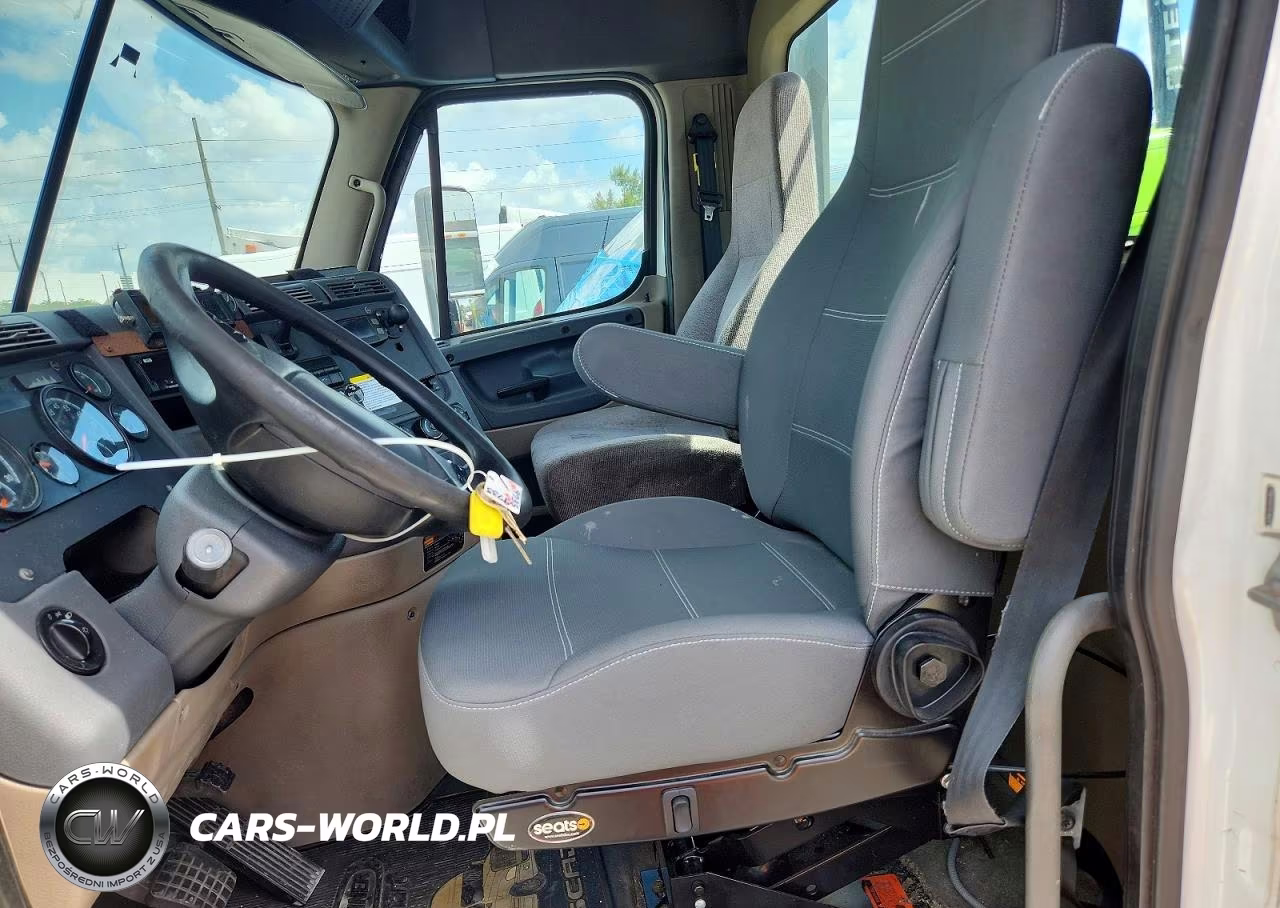 2018 Freightliner Cascadia 1 - Trucks VIN:1FUGGEDV0JLHB4053 - 7