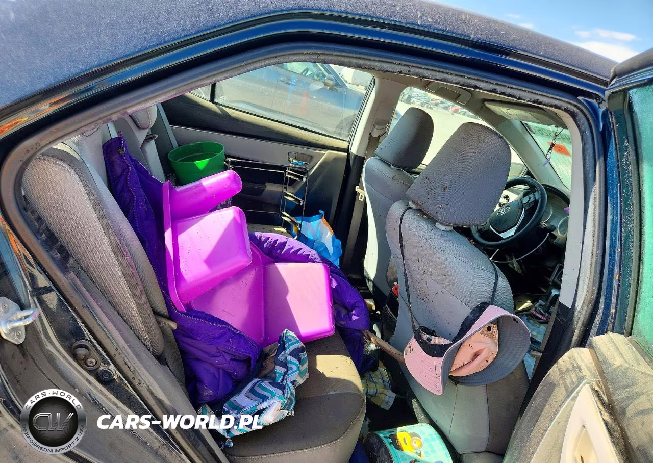 2018 Toyota Corolla Le VIN:5YFBURHE7JP853021 - 10