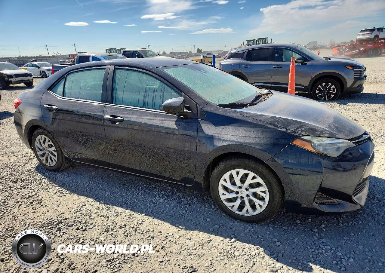 2018 Toyota Corolla Le VIN:5YFBURHE7JP853021 - 4