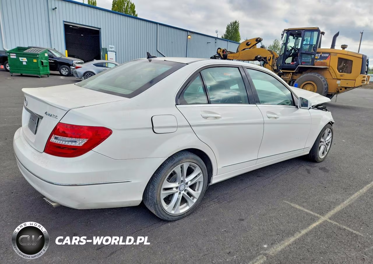 2014 Mercedes-Benz C 300 4Matic VIN:WDDGF8ABXER317112 - 3