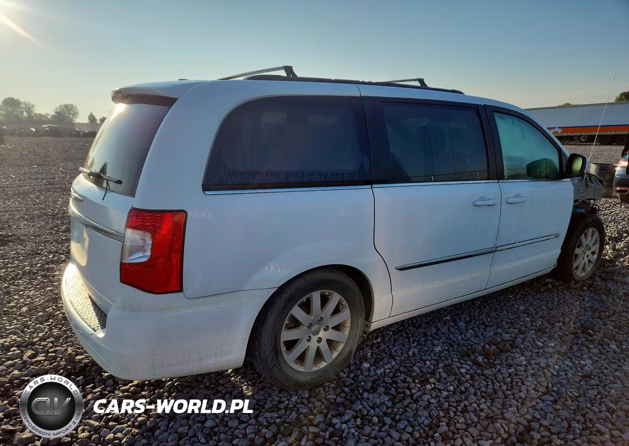 2016 Chrysler Town & Country Touring VIN:2C4RC1BG3GR212793 - 3