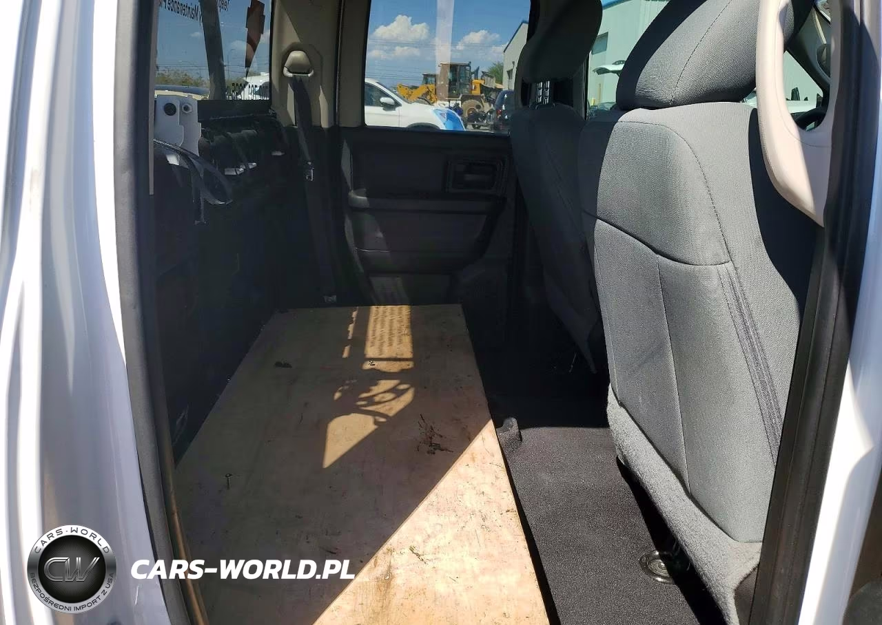 2019 Ram 1500 Classic Tradesman VIN:1C6RR6FG4KS620076 - 10