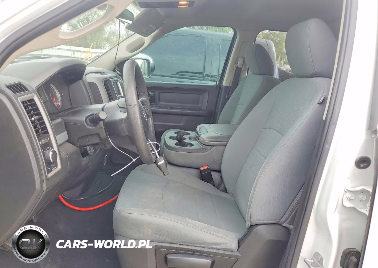 2019 Ram 1500 Classic Tradesman VIN:1C6RR6FG4KS620076 - 7