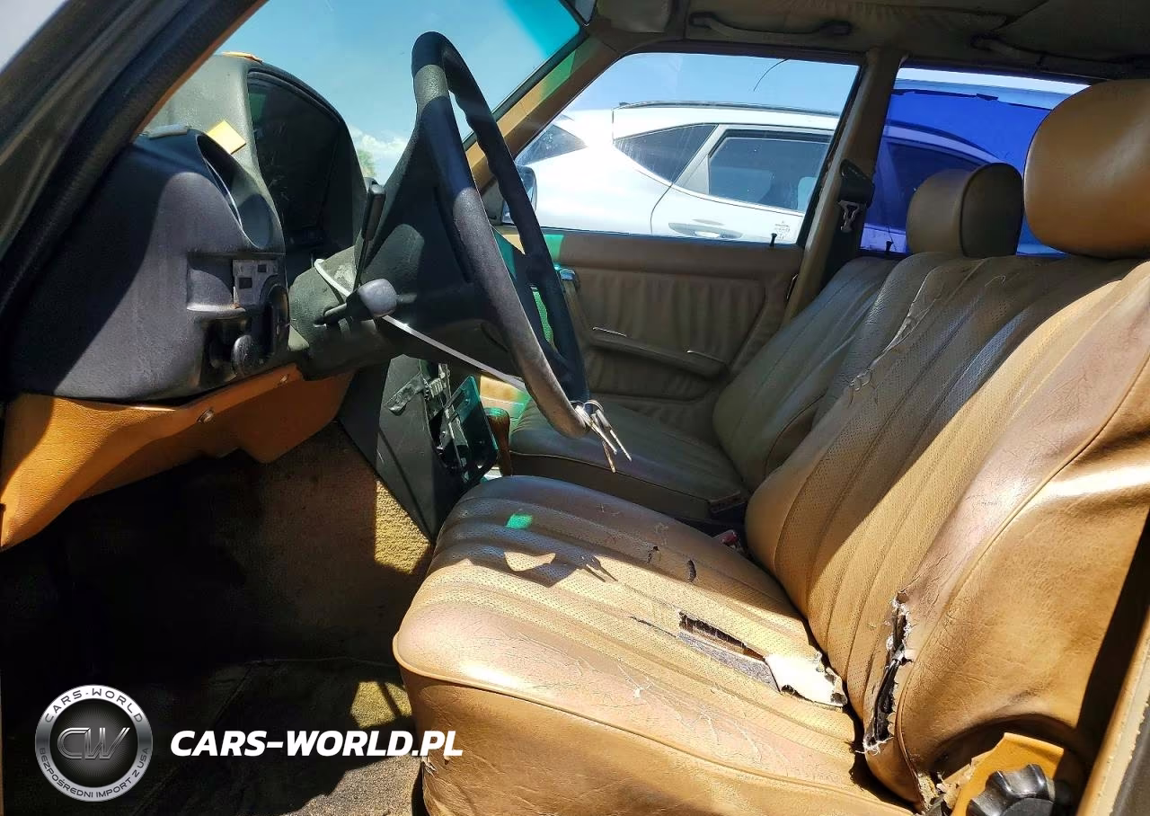 1982 Mercedes-Benz 300 Dt VIN:WDBAB33A3CB012722 - 7
