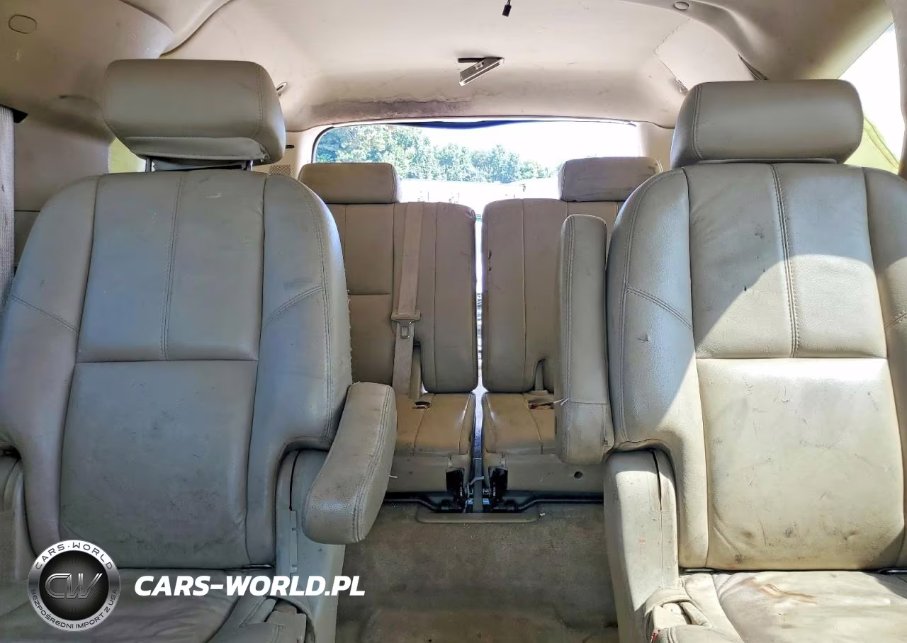 2007 Chevrolet Suburban C1500 VIN:1GNFC16057R403855 - 10