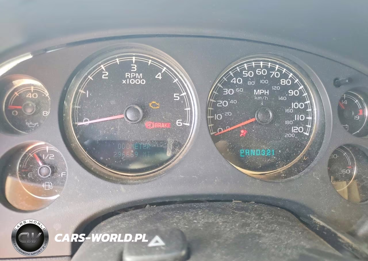 2007 Chevrolet Suburban C1500 VIN:1GNFC16057R403855 - 9