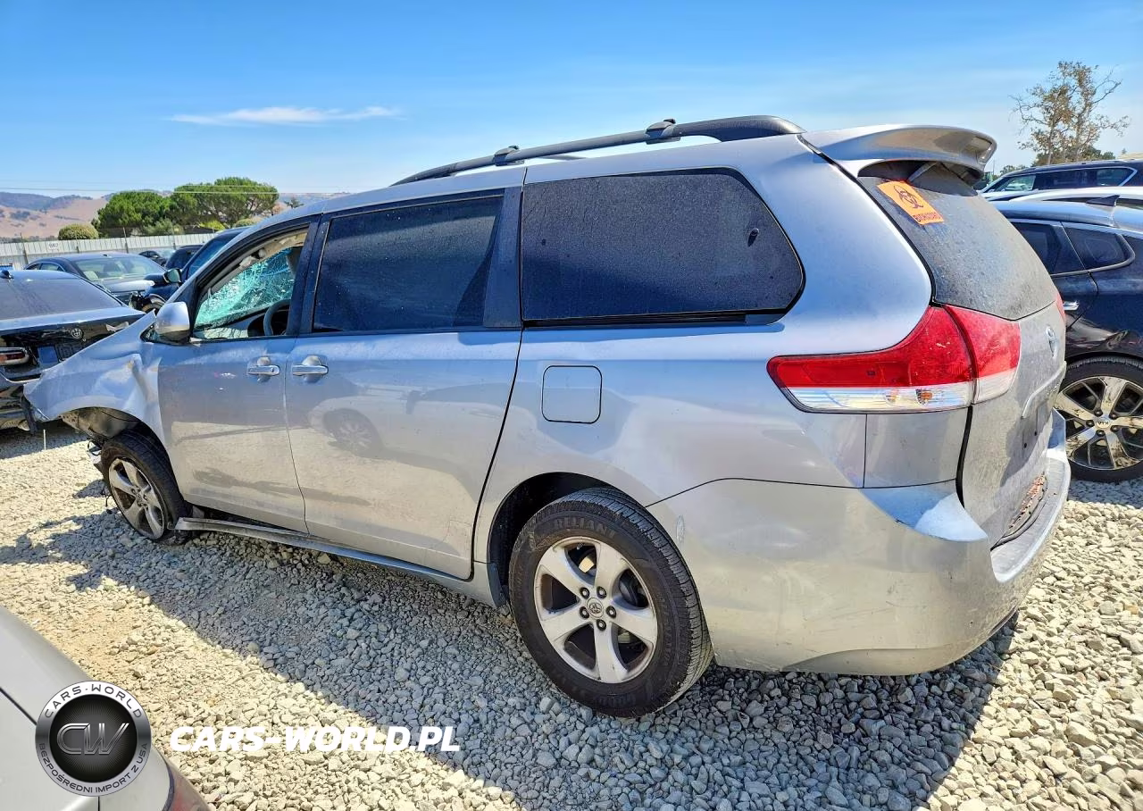 2011 Toyota Sienna Le VIN:5TDKK3DC1BS163037 - 2