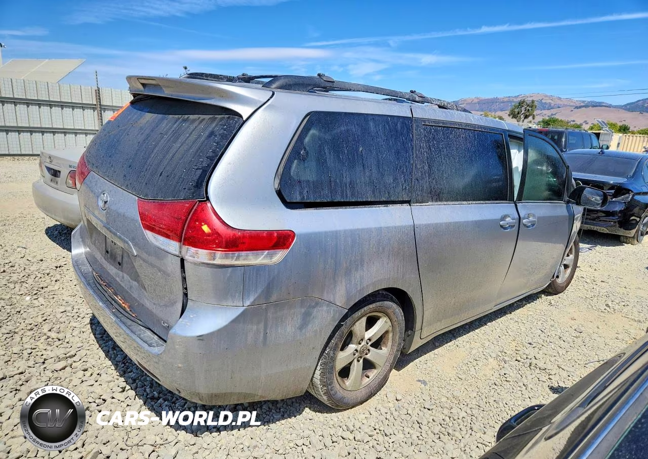 2011 Toyota Sienna Le VIN:5TDKK3DC1BS163037 - 3