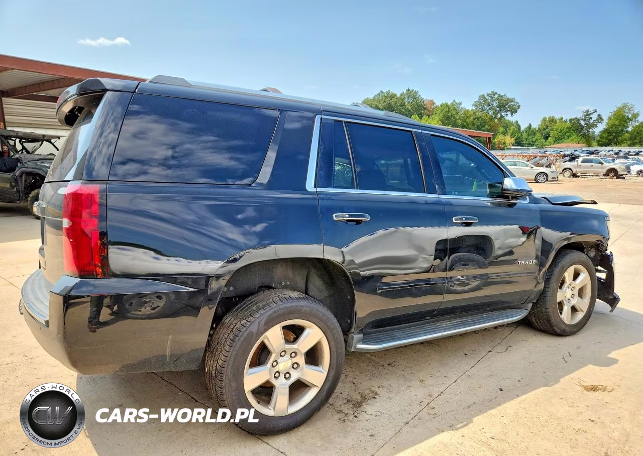 2018 Chevrolet Tahoe C1500 Premier VIN:1GNSCCKC8JR256755 - 3