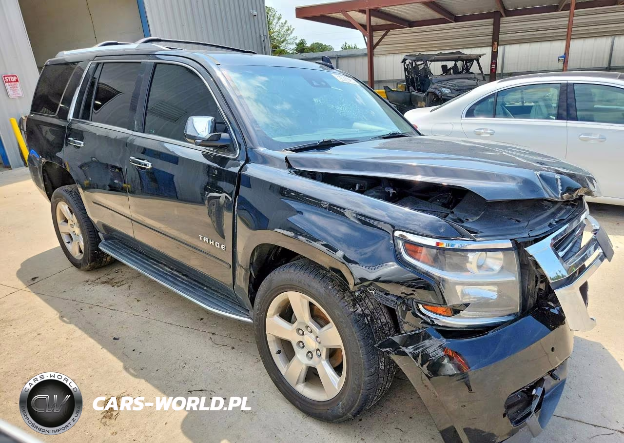 2018 Chevrolet Tahoe C1500 Premier VIN:1GNSCCKC8JR256755 - 4