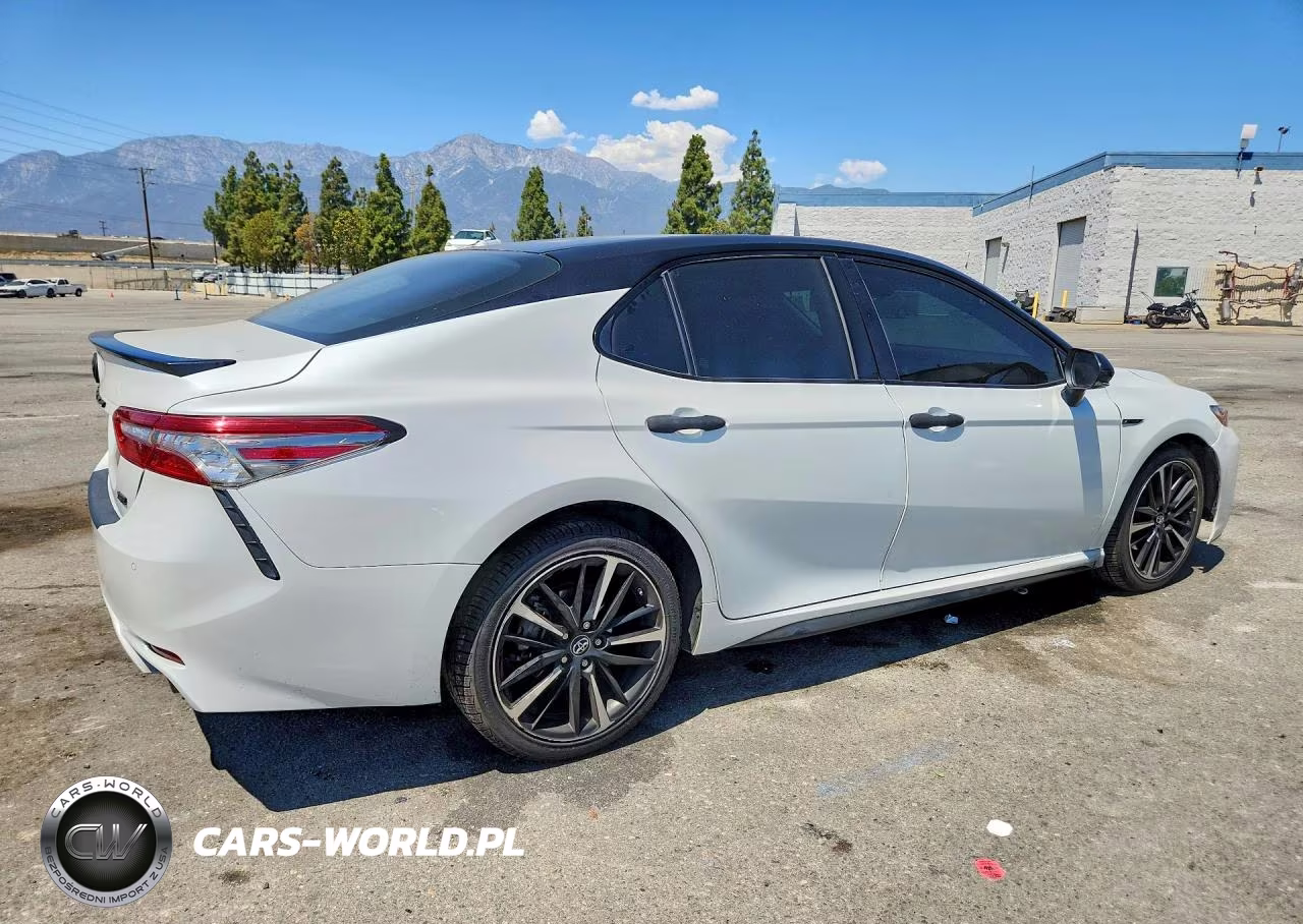 2018 Toyota Camry Xse VIN:4T1B61HK9JU086739 - 3