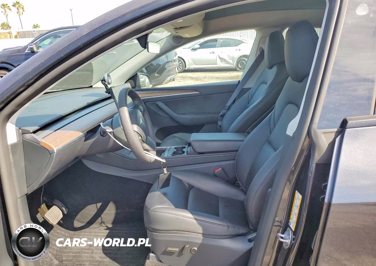 2025 Tesla Model Y VIN:7SAYGDEE4SF216709 - 7