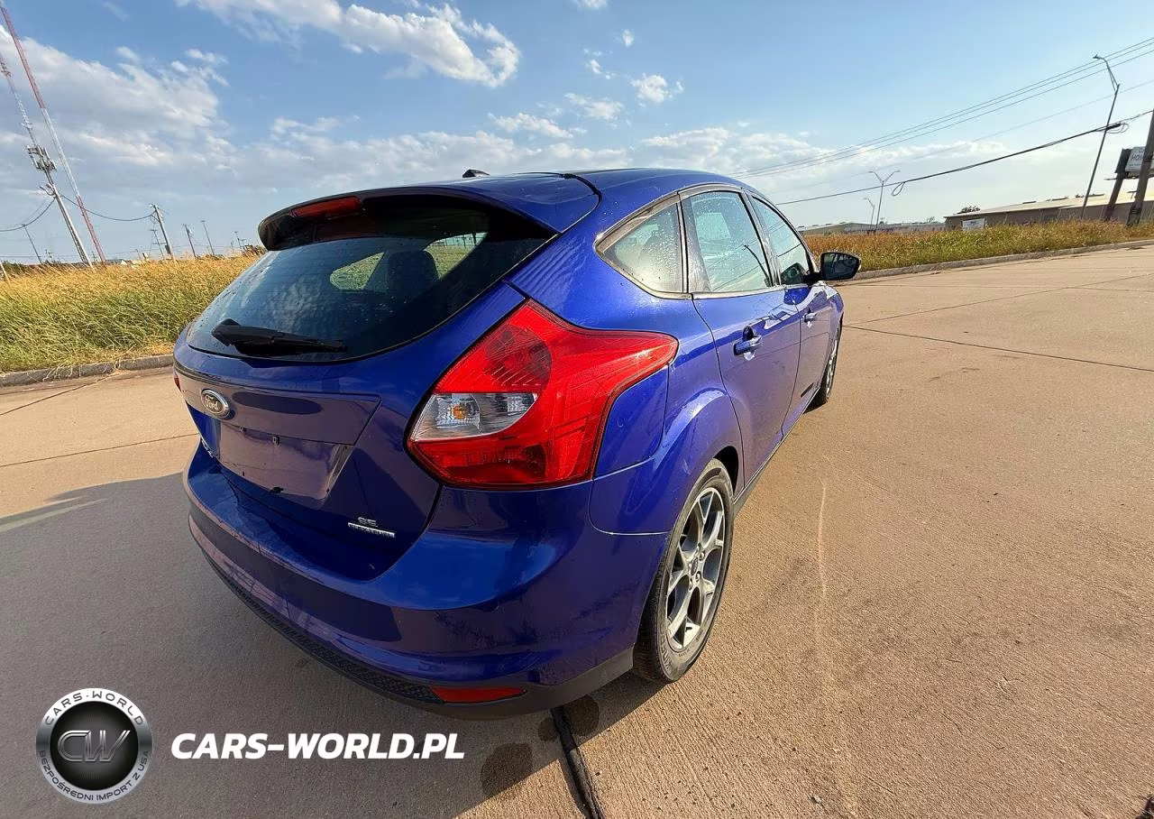 2014 Ford Focus Se VIN:1FADP3K23EL333401 - 4