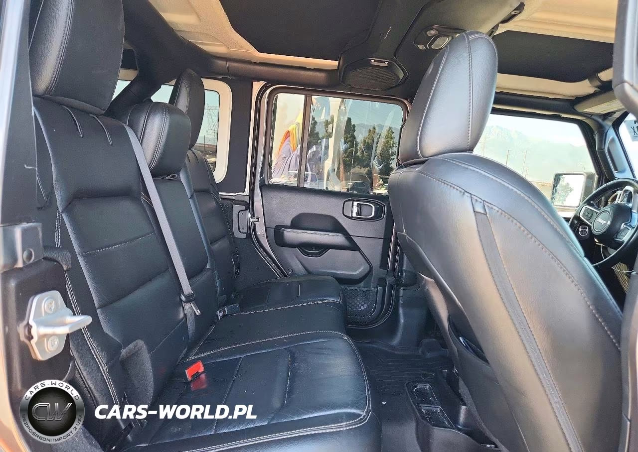 2018 Jeep Wrangler Unlimited Sahara VIN:1C4HJXEG2JW311216 - 10