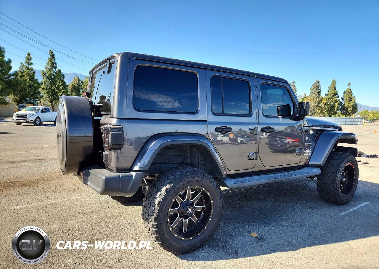 2018 Jeep Wrangler Unlimited Sahara VIN:1C4HJXEG2JW311216 - 3
