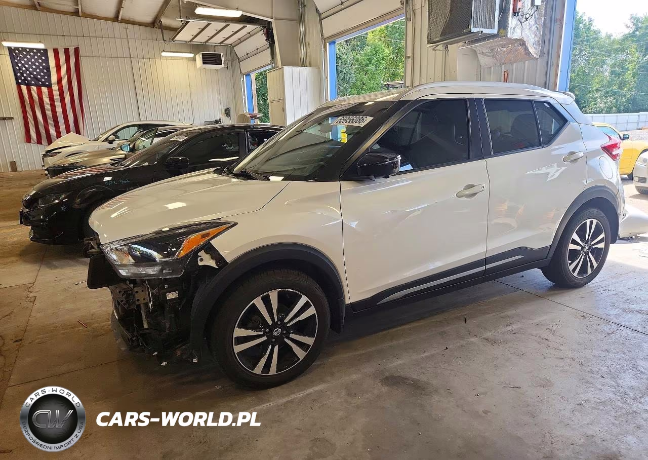 2019 Nissan Kicks Sr VIN:3N1CP5CU7KL529376 - 1