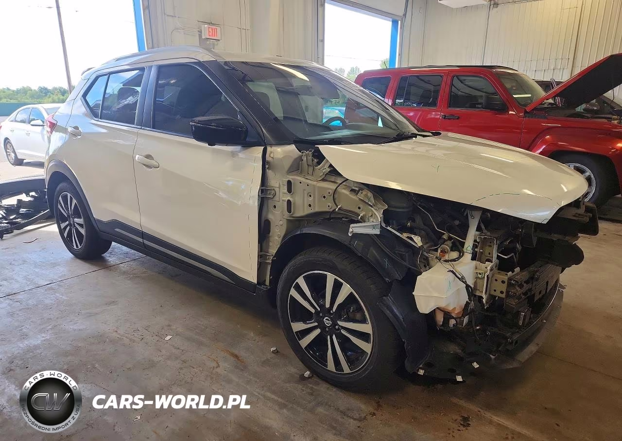 2019 Nissan Kicks Sr VIN:3N1CP5CU7KL529376 - 4