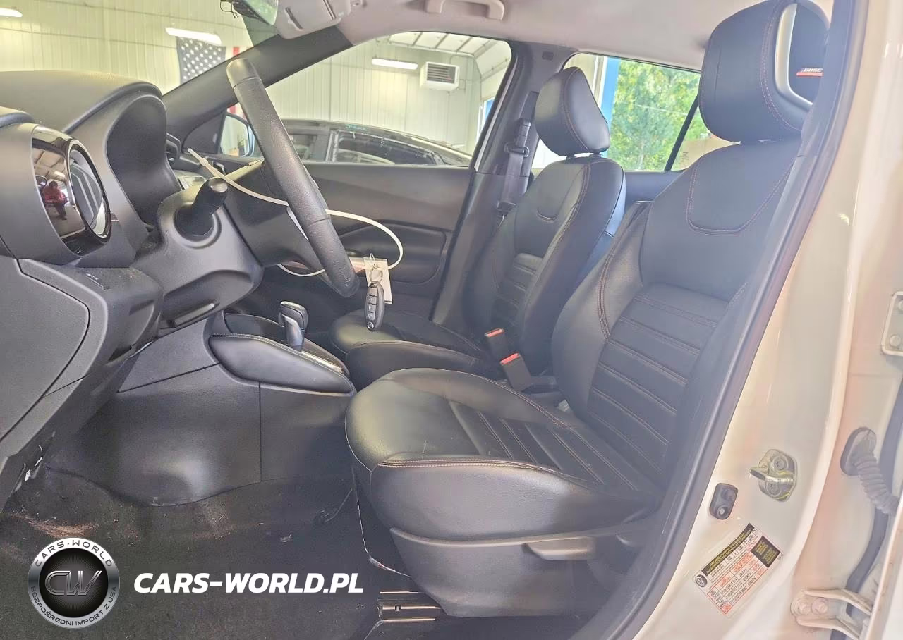 2019 Nissan Kicks Sr VIN:3N1CP5CU7KL529376 - 7